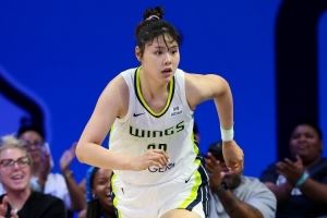 麦穗丰:李月汝基本坐稳飞翼的首发 现在要学着成为球队领袖