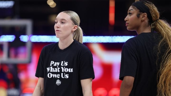 😳顶薪仅25万!WNBA众全明星穿“欠钱还钱”T恤😡抗议工资低